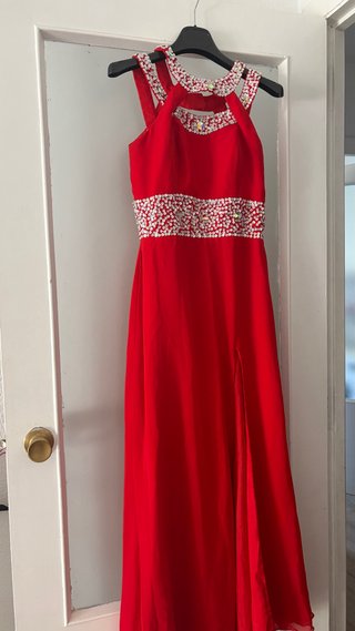 Vestido rojo con encaje y lentejuelas