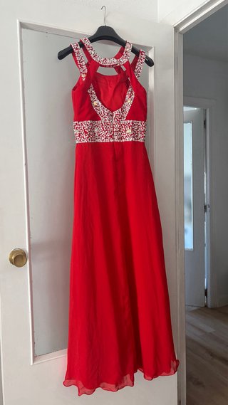 Vestido rojo con encaje y lentejuelas