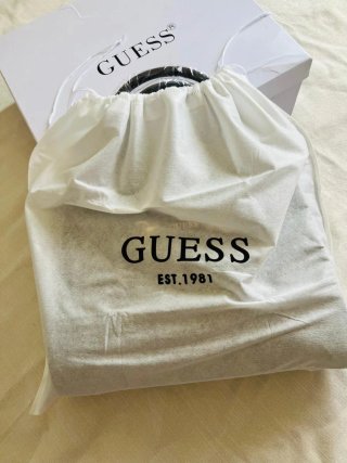 Bolso Tote Guess Negro y Marrón
