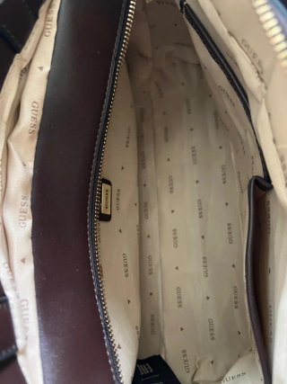 Bolso Tote Guess Negro y Marrón