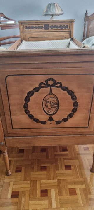 Cuna cama antigua de madera estilo 1930