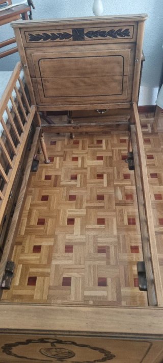 Cuna cama antigua de madera estilo 1930