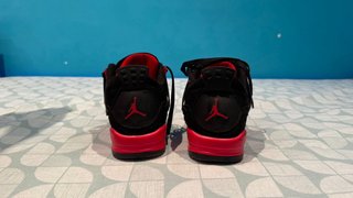 Zapatillas Jordan Negras y Rojas