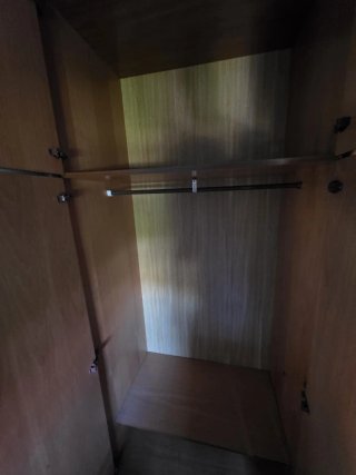 Armario de madera marrón (gratis)