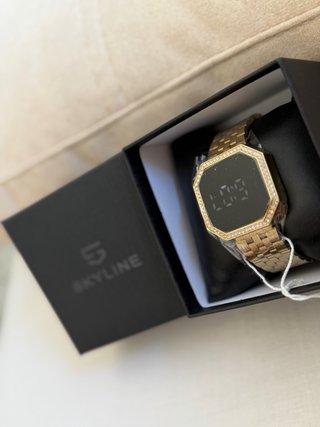 Reloj SKYLINE Octagonal Dorado y Negro
