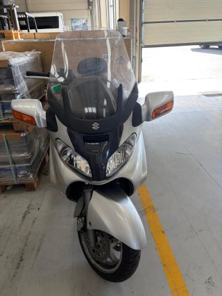 Suzuki Burgman 650 Plata