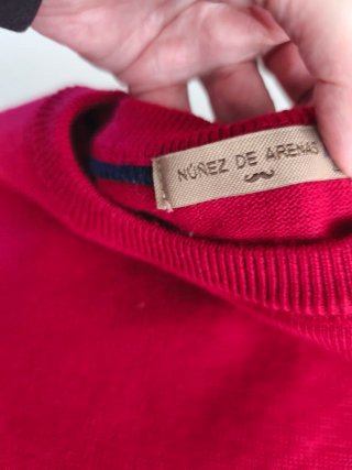 Jersey chico rojo con bigote
