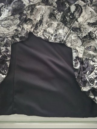Vestido negro y blanco cuello V talla M