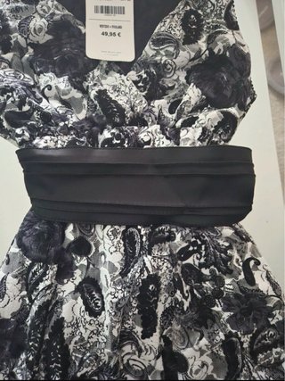Vestido negro y blanco cuello V talla M