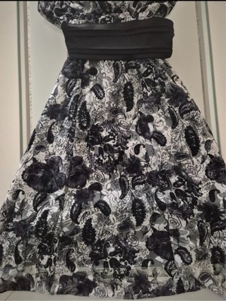 Vestido negro y blanco cuello V talla M