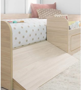 Cama Montessori con juguetero y rampa