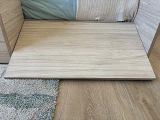 Cama Montessori con juguetero y rampa