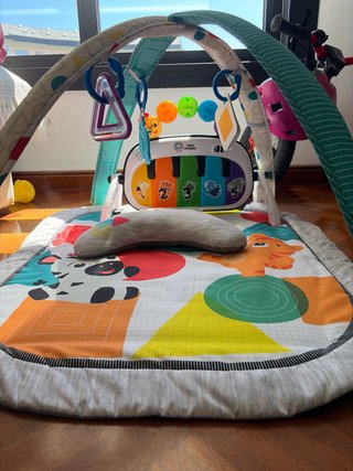 Alfombra de juegos infantil con piano