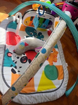 Alfombra de juegos infantil con piano