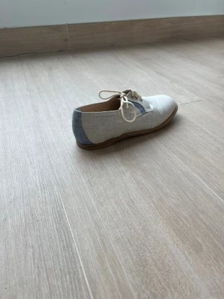 Zapatos beige y azul para ocasiones especiales