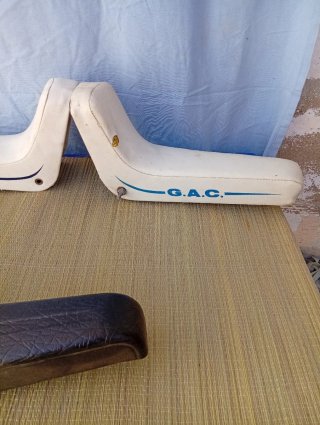 Conjunto de tres Sillínes bicicleta antiguos
