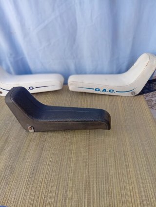 Conjunto de tres Sillínes bicicleta antiguos