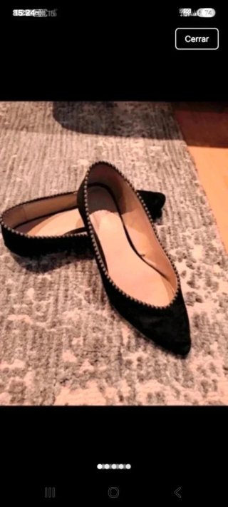 Zapatos planos negros con detalle