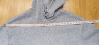 Sudadera gris con estrella