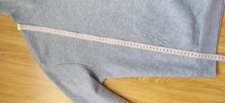 Sudadera gris con estrella