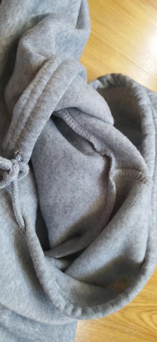 Sudadera gris con estrella