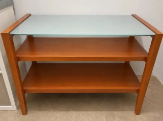 Mueble de cerezo con 3 estantes