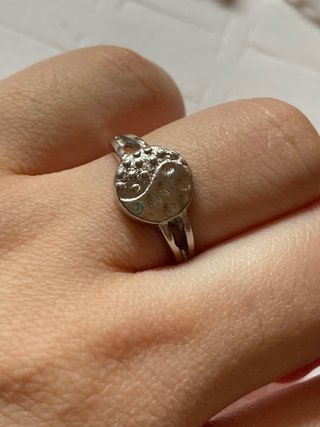 Anillo de Acero con Diseño Circular