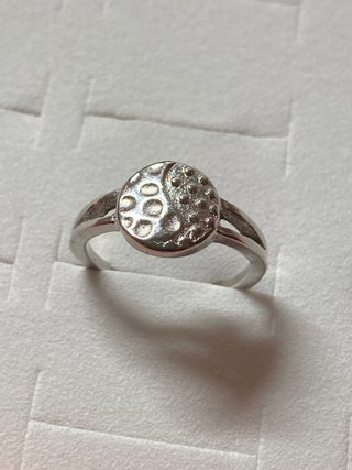 Anillo de Acero con Diseño Circular