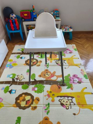 Trona Ikea con bandeja