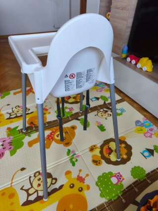 Trona Ikea con bandeja