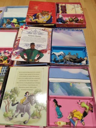 Libro Aventuras con figuras disney