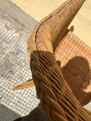 Sillón de mimbre artesanal