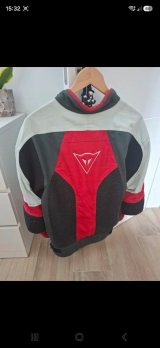 Chaqueta Dainese Talla L Negra y Roja