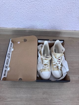 Converse Talla 37 Doradas y Blancas