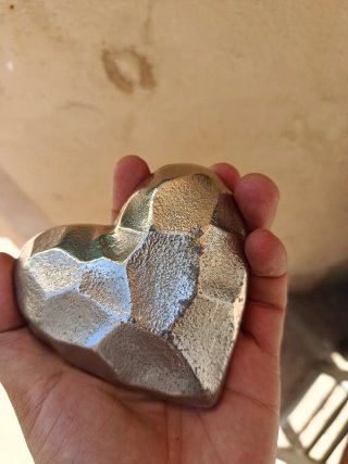 Corazón metálico facetado acabado metalico