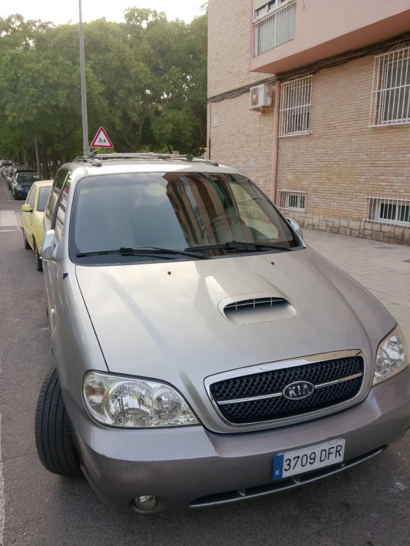 KIA Carnival 2006 - foto 1