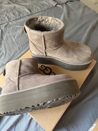 Botas UGG Classic Mini Plataforma Talla 36 Gris