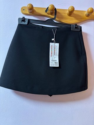 Falda negra con pantalón interior