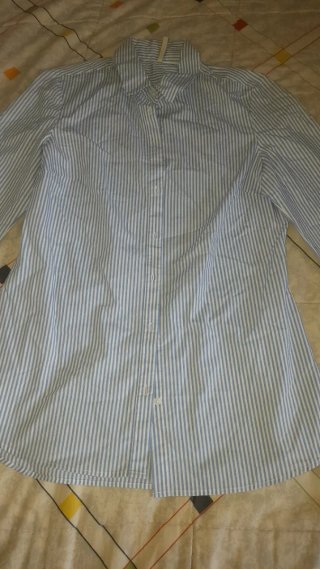 Camisa de rayas azul y blanco