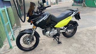 Suzuki Freewind 650 Adventure Negra/Amarilla