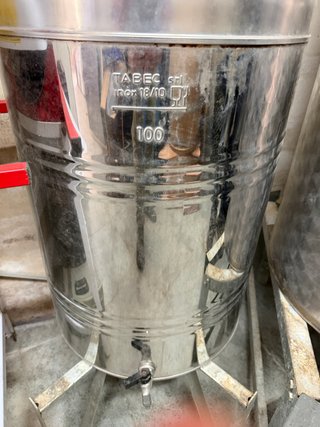 Depósito Acero Inox 100L con Grifo