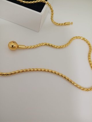 Collar Pandora Dorado con Bola Espiral