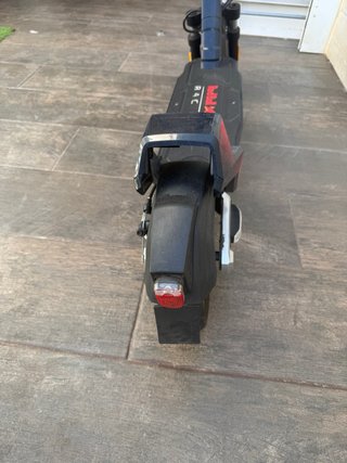 Patinete Eléctrico Red Bull Racing oficial.
