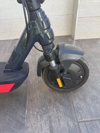 Patinete Eléctrico Red Bull Racing oficial.