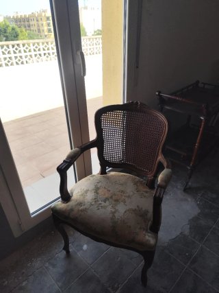 Silla vintage de madera y ratán