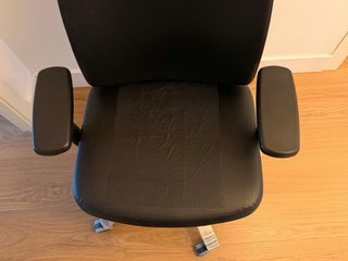 Silla de oficina ergonómica negra