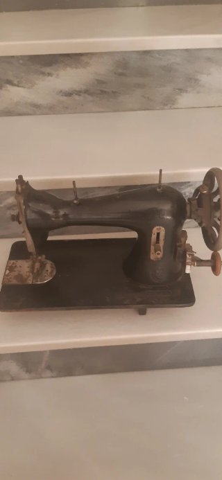 Máquina de coser Wertheim antigua