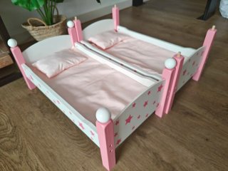 Litera para muñecas rosa y blanca