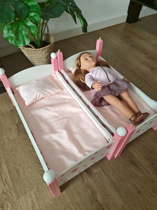 Litera para muñecas rosa y blanca