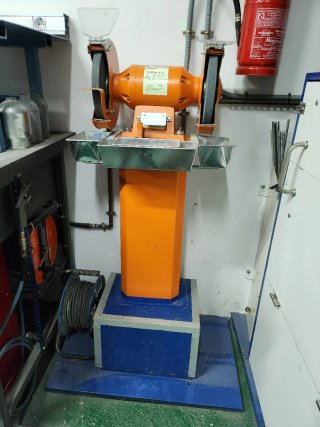 Lijadora de banco industrial naranja